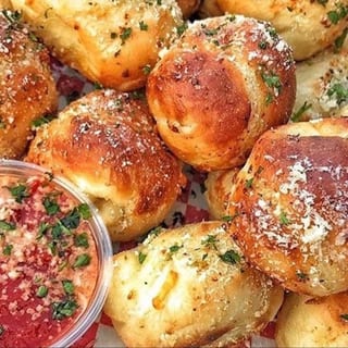Garlic knots (6)