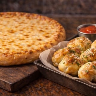 1 Medium cheese pizza + 6 garlic knots