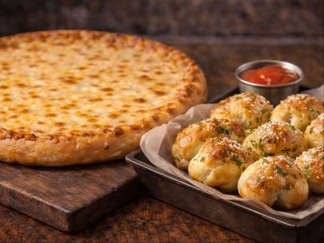 1 Medium Cheese Pizza + 6 Garlic Knots.